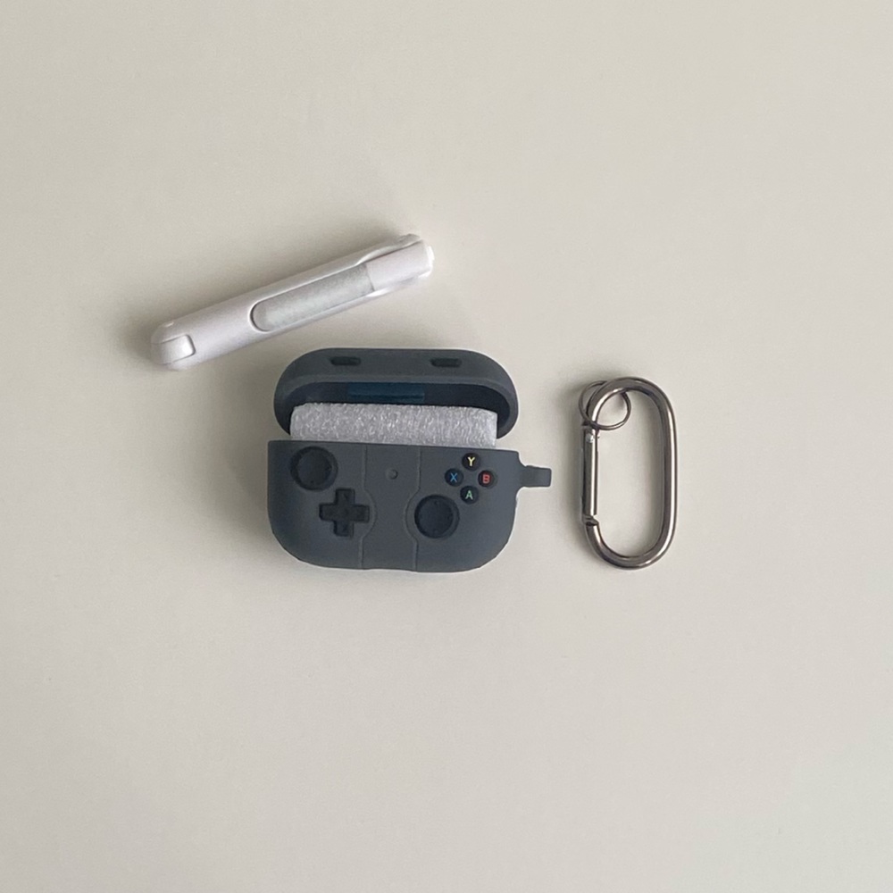 AirPod Pro Case With Cleaner - Picture 3 of 9